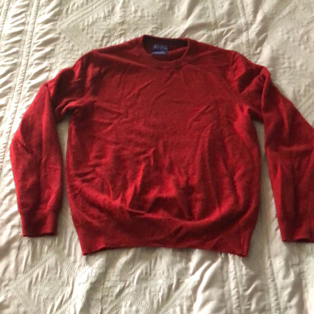 In superb condition. Cozy fit. Vibrant red. ☀️